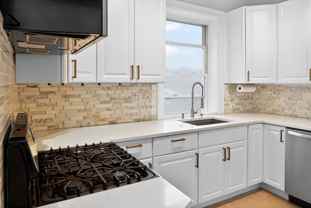 122 W 39th St #D1 - Photo 1 of 1