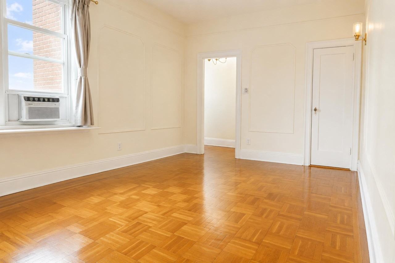 122 W 39th St #D1 - Photo 2 of 16