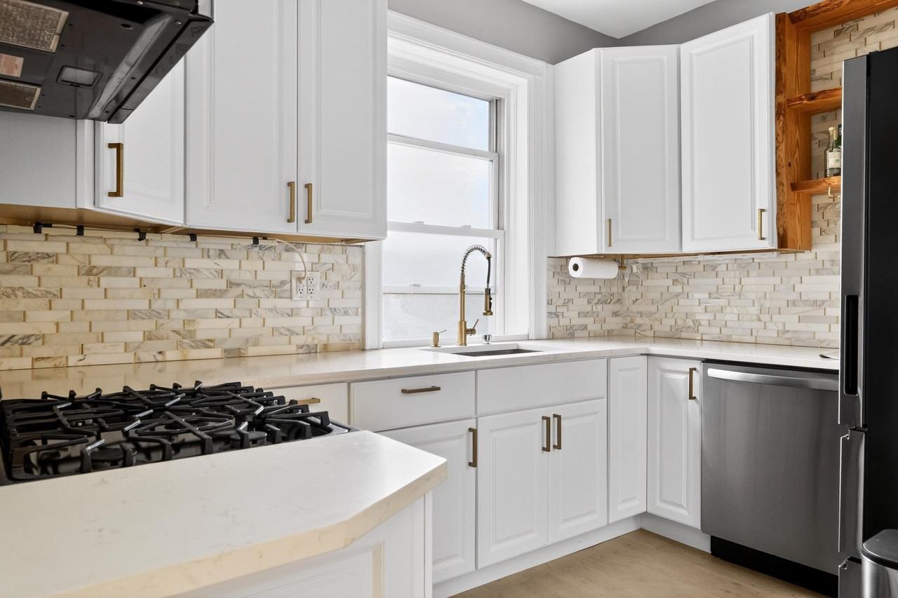 122 W 39th St #D1 - Photo 6 of 16