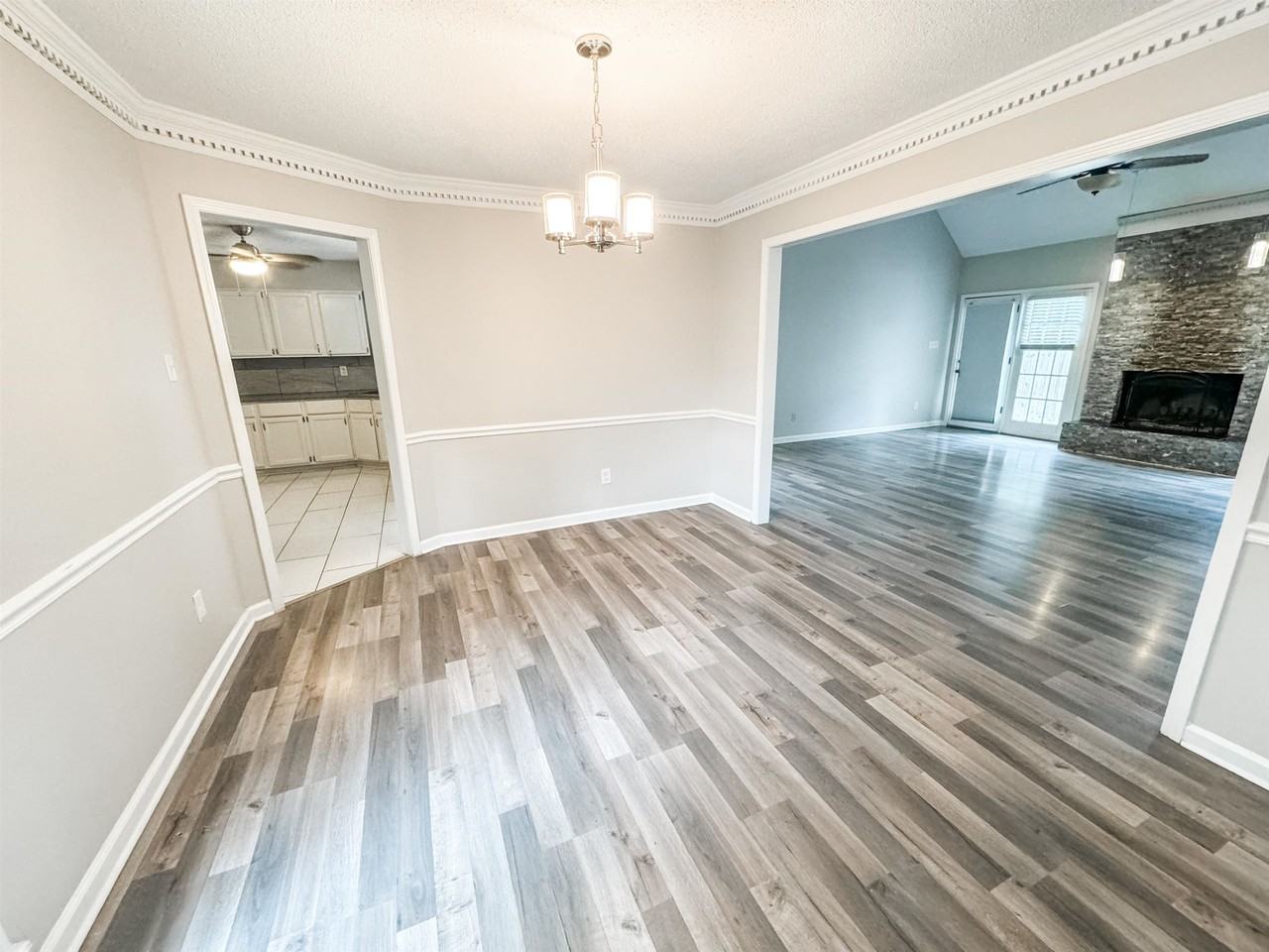 3945 Windyke Dr - Photo 2 of 16