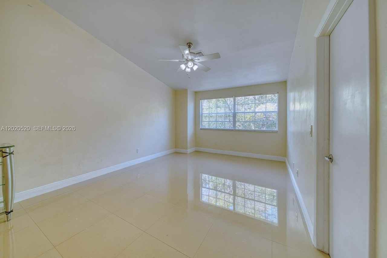 18326 Nw 68th Ave #H - Photo 7 of 38