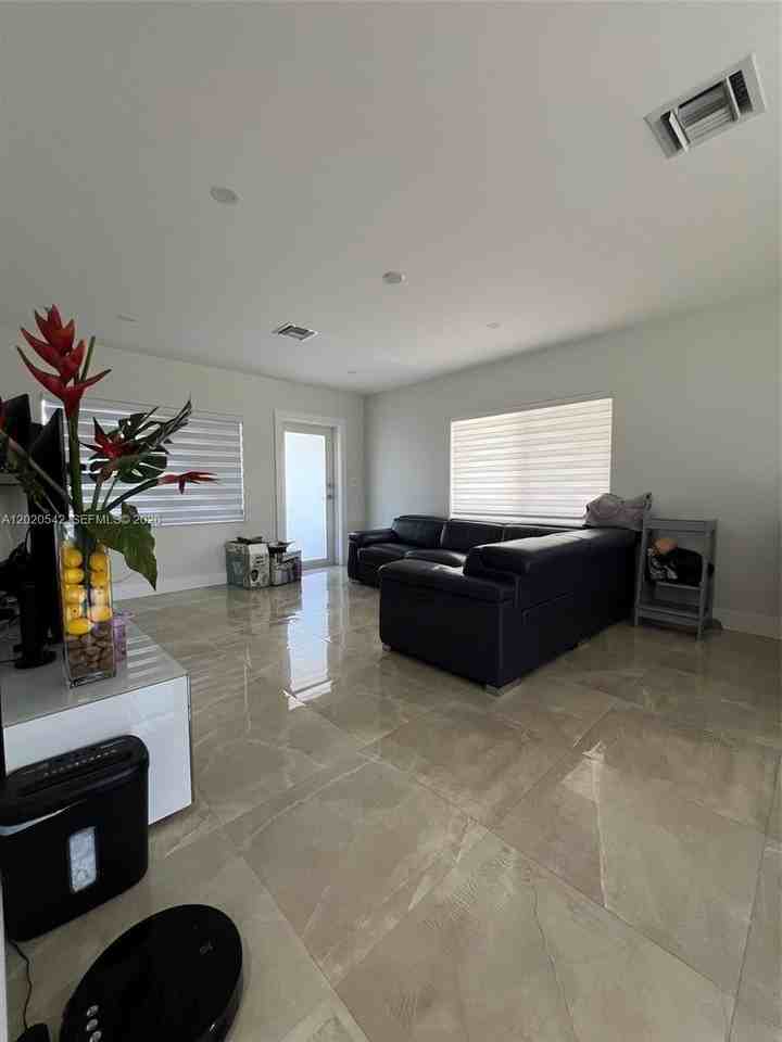 335 W 50th St - Photo 6 of 13