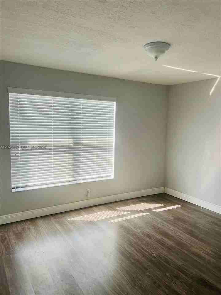 8401 Nw 20th Ct - Photo 4 of 8