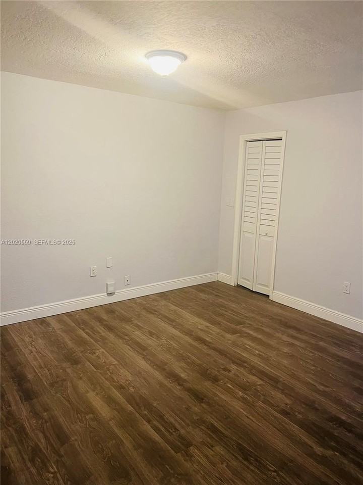 8401 Nw 20th Ct - Photo 6 of 8