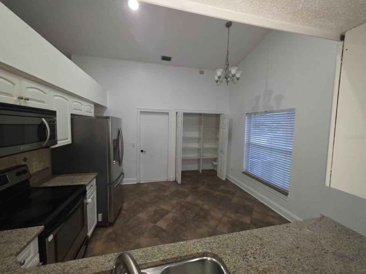 6018 Charloma Dr - Photo 4 of 21