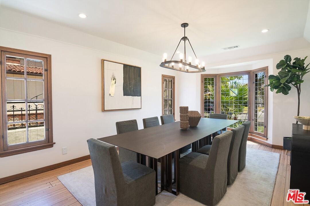 137 N Poinsettia Pl - Photo 7 of 8