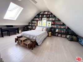 featured image of 814 E Edgeware Rd