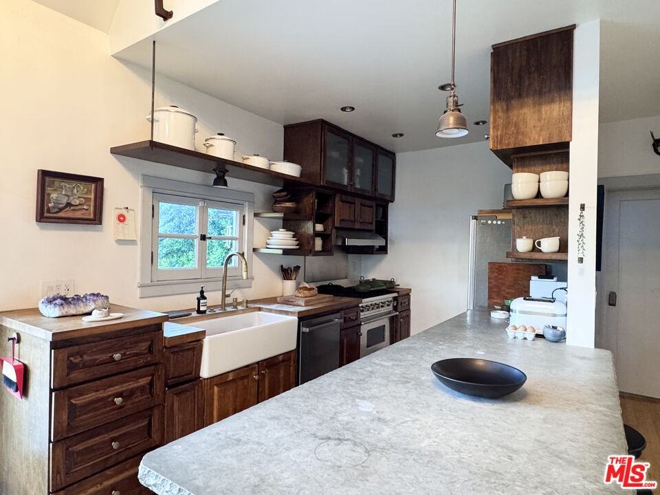 814 E Edgeware Rd - Photo 7 of 8