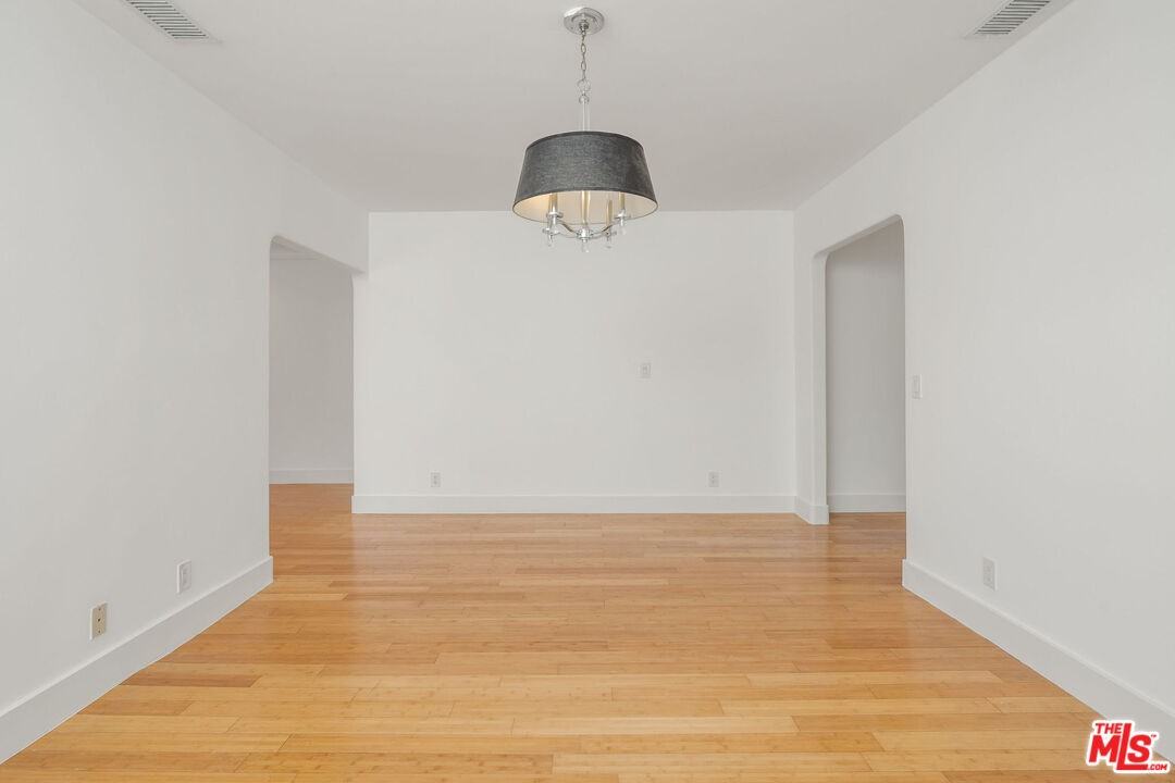 542 N Sierra Bonita Ave - Photo 4 of 7