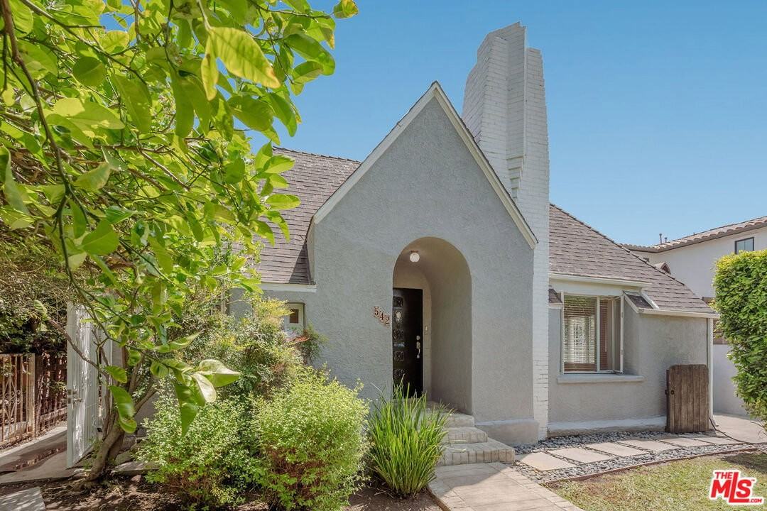 542 N Sierra Bonita Ave - Photo 7 of 7