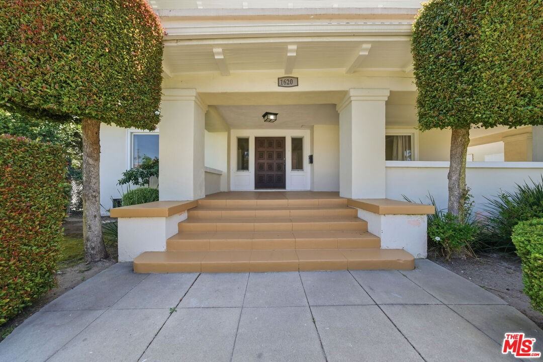 1620 S Victoria Ave - Photo 2 of 8