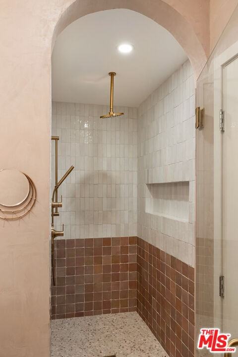2204 Fox Ln - Photo 2 of 8