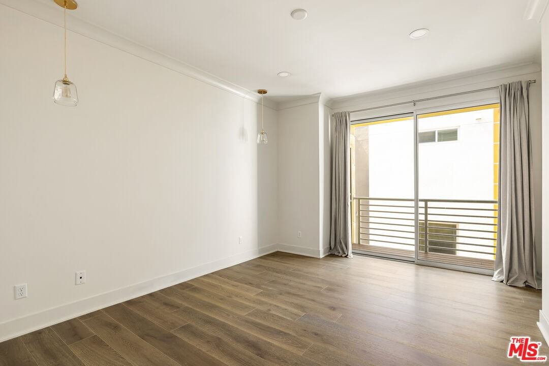 2204 Fox Ln - Photo 3 of 8