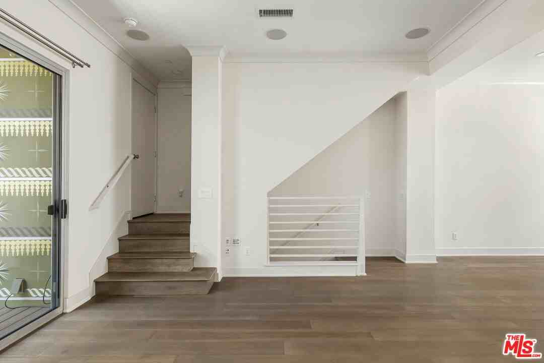2204 Fox Ln - Photo 4 of 8