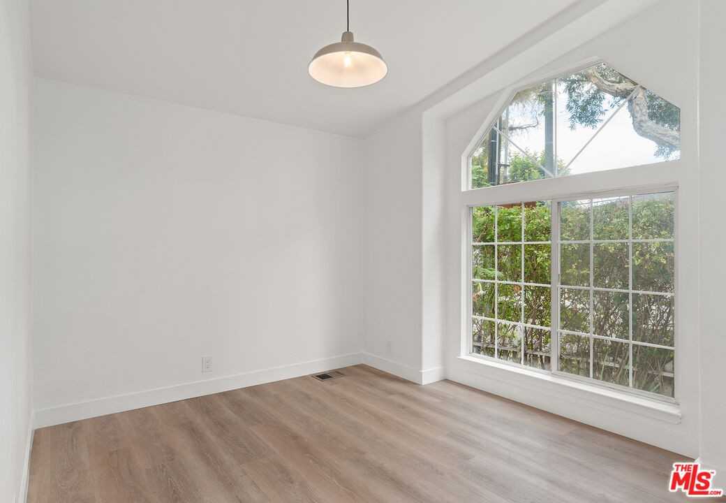 5311 Packard St - Photo 2 of 8
