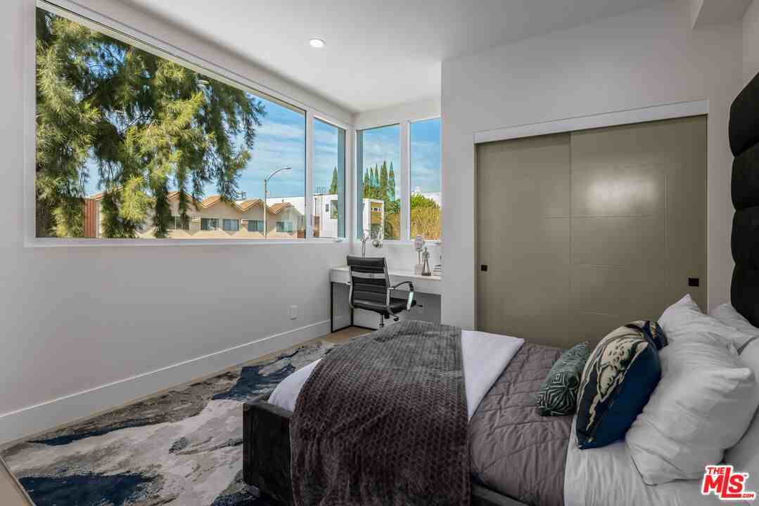 836 N Mccadden Pl - Photo 5 of 8