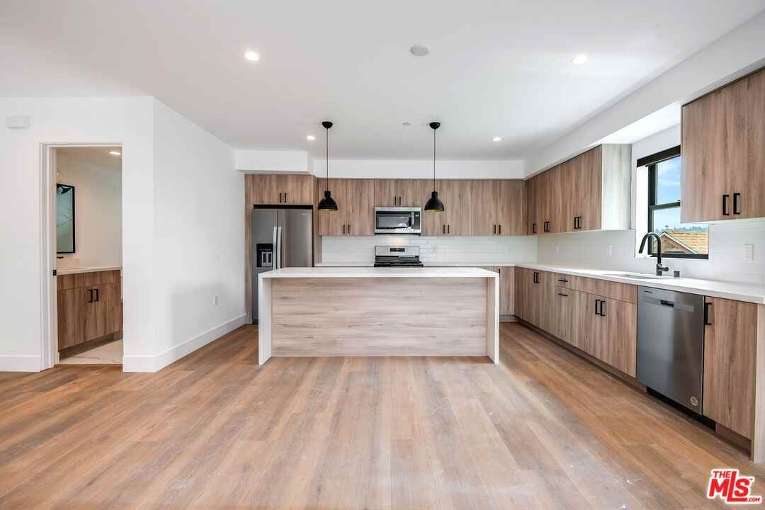 354 1/2 Newland St - Photo 2 of 8