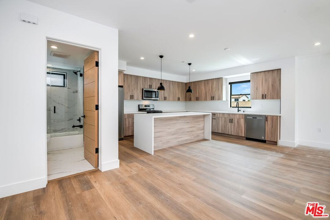 354 1/2 Newland St - Photo 3 of 8