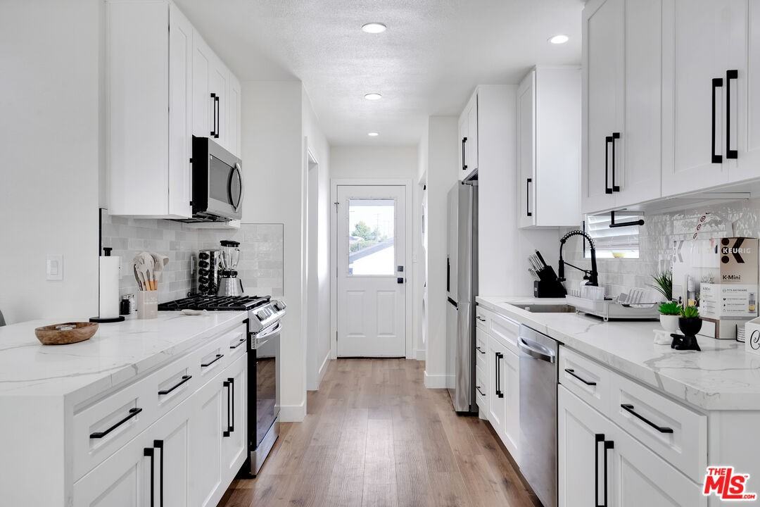 6116 S La Cienega Blvd - Photo 2 of 8