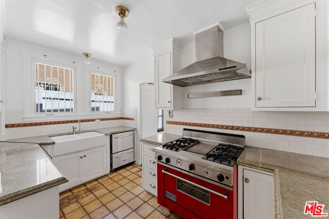 537 N Poinsettia Pl - Photo 5 of 8