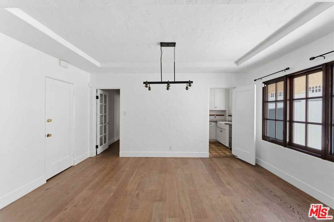 537 N Poinsettia Pl - Photo 7 of 8