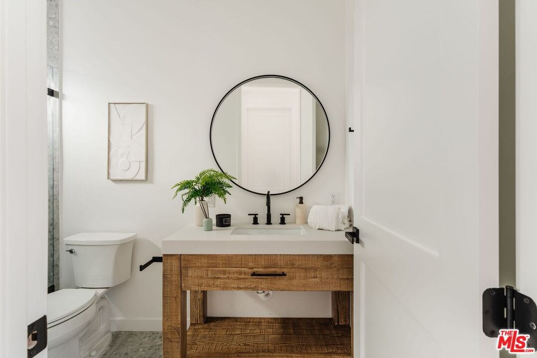 6765 Lexington Ave #B - Photo 2 of 8