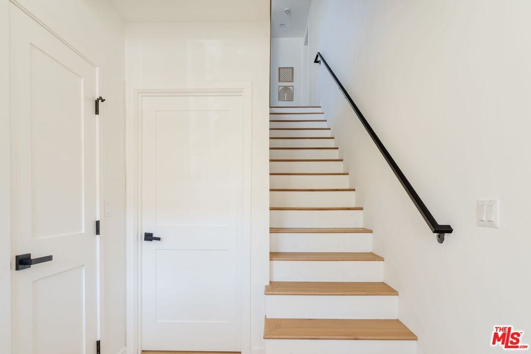 6765 Lexington Ave #B - Photo 4 of 8