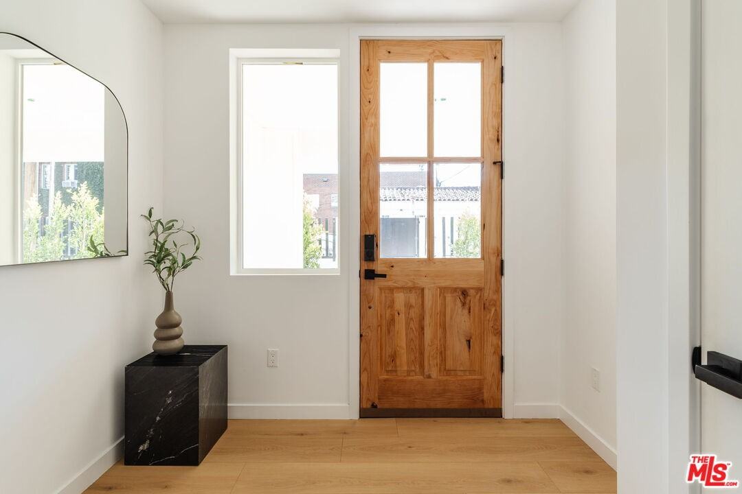 6765 Lexington Ave #B - Photo 5 of 8