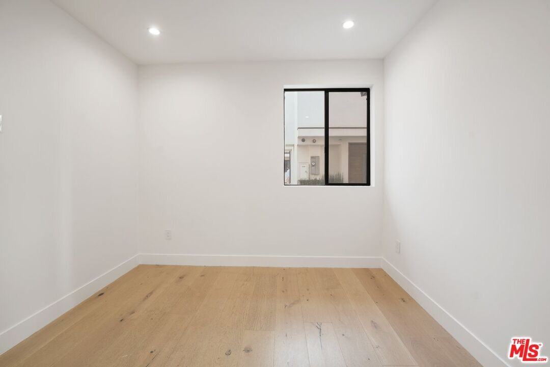 735 N Gramercy Pl - Photo 3 of 8