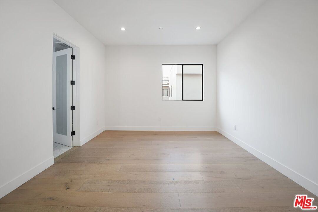 735 N Gramercy Pl - Photo 5 of 8