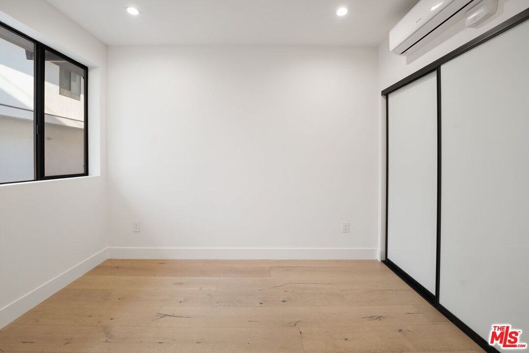 735 N Gramercy Pl - Photo 6 of 8
