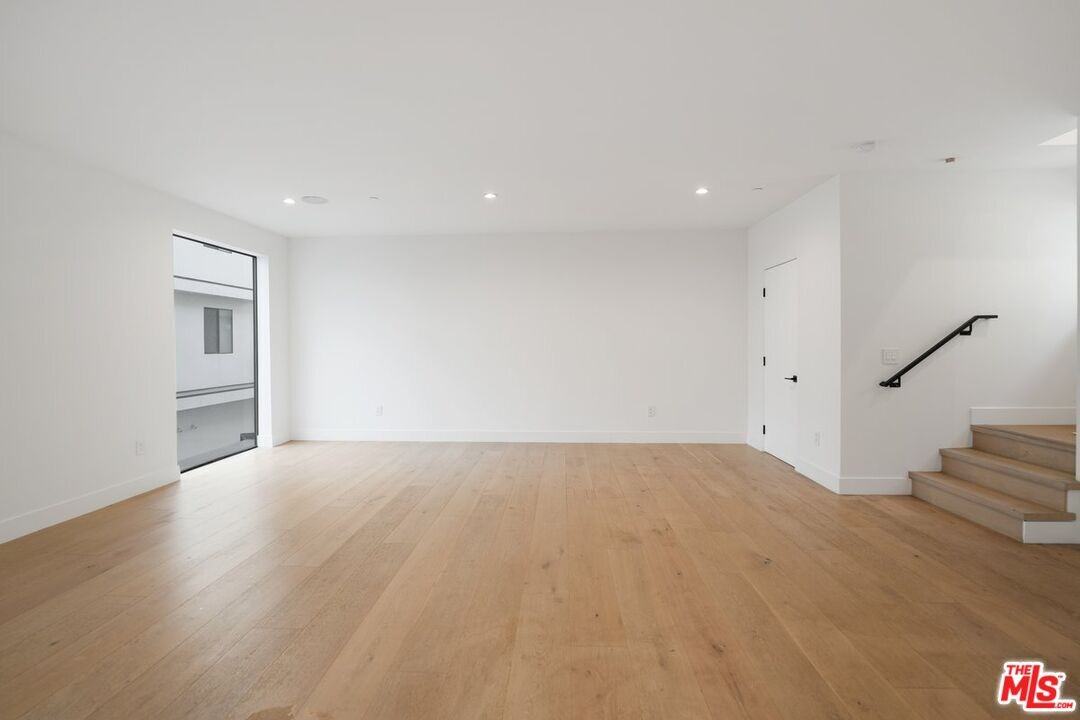 735 N Gramercy Pl - Photo 7 of 8