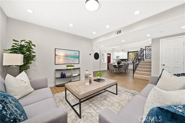 1372 Carmona Ave - Photo 5 of 8