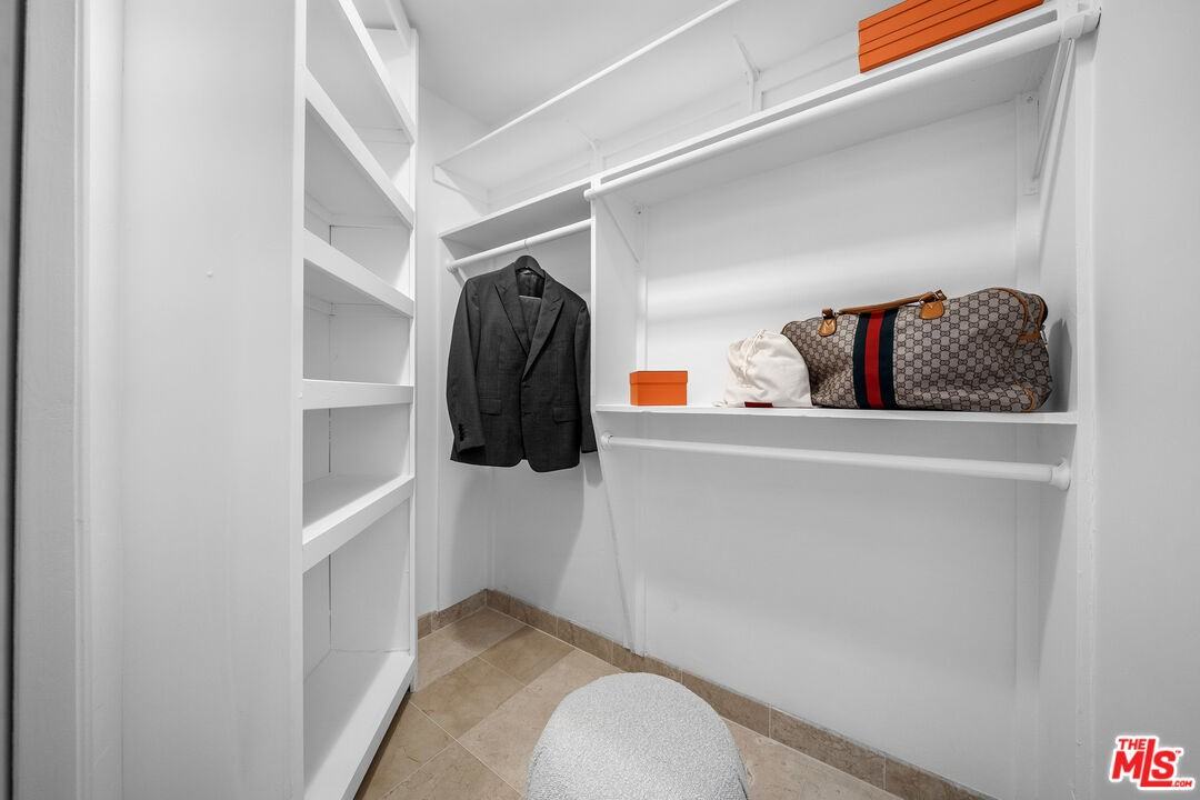320 Westminster Ave - Photo 2 of 8