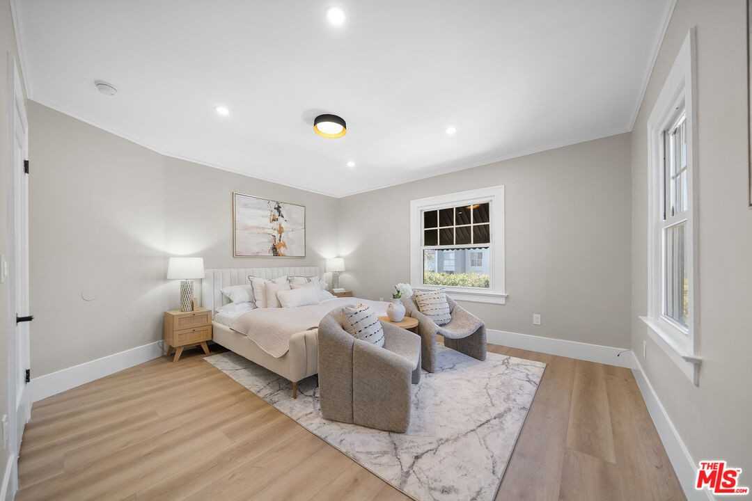 320 Westminster Ave - Photo 5 of 8