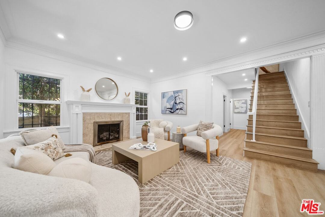 320 Westminster Ave - Photo 6 of 8