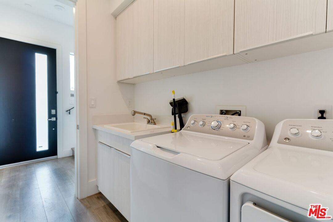 4826 Pickford St - Photo 3 of 8