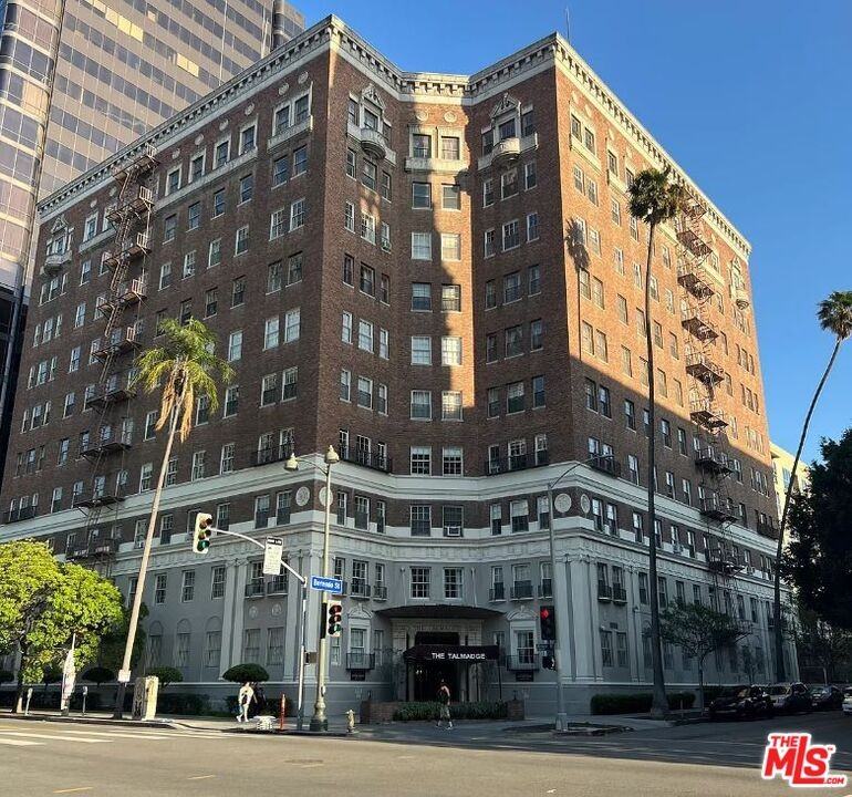 3278 Wilshire Blvd #401 - Photo 6 of 7