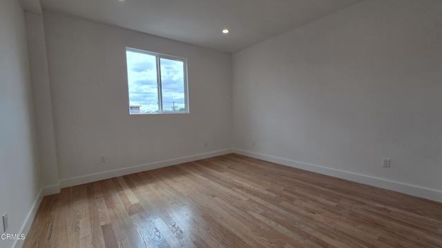 915 N Ridgewood Pl - Photo 5 of 8