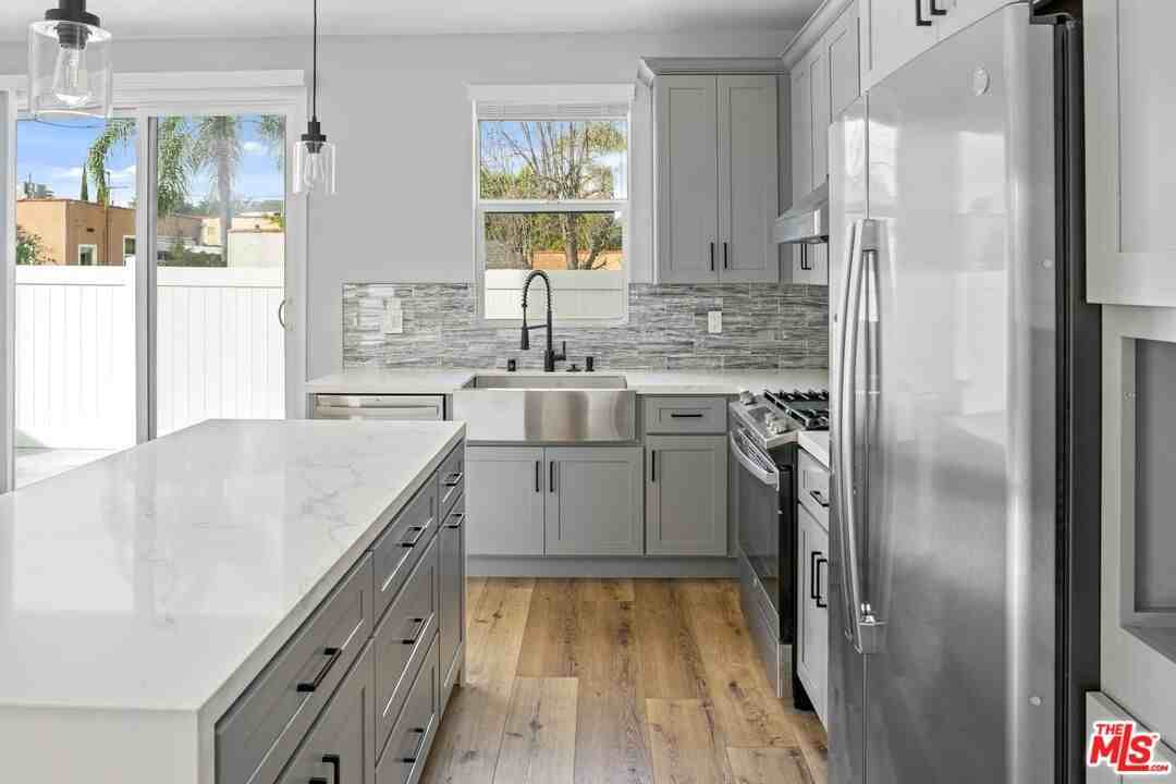 3113 Hollydale Dr - Photo 3 of 8