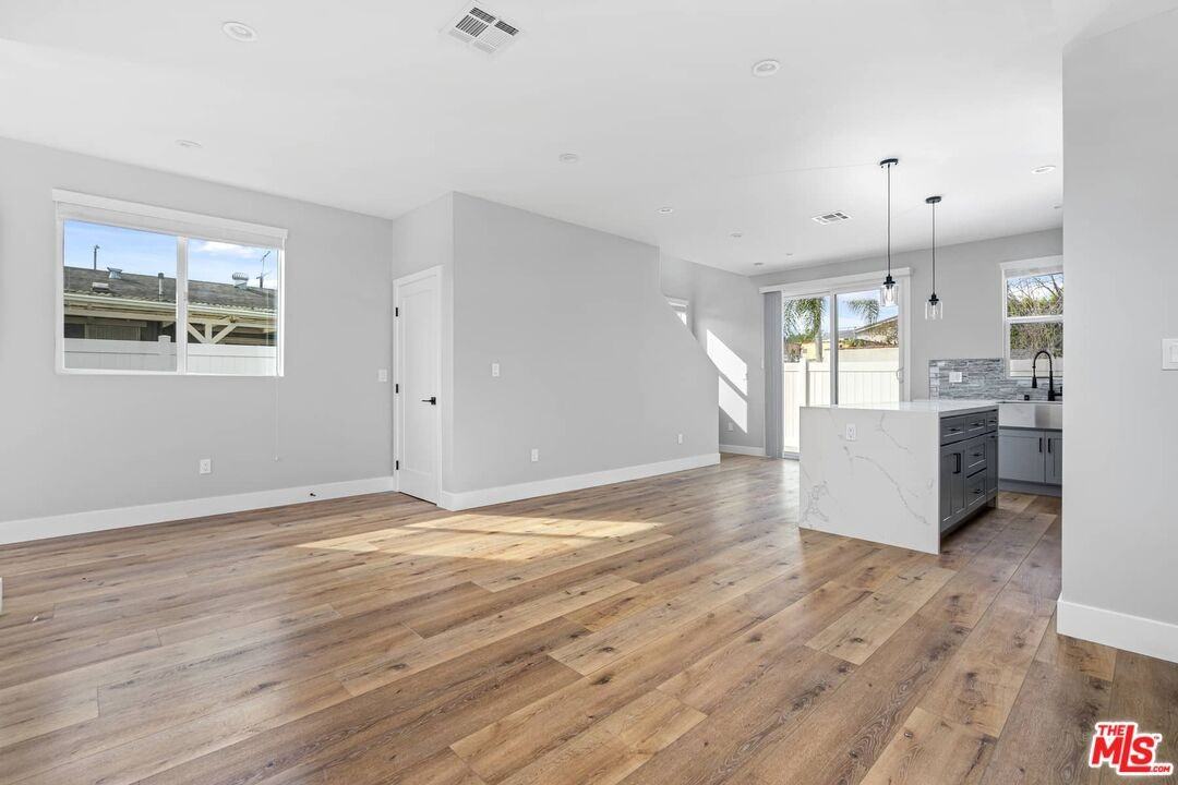 3113 Hollydale Dr - Photo 5 of 8