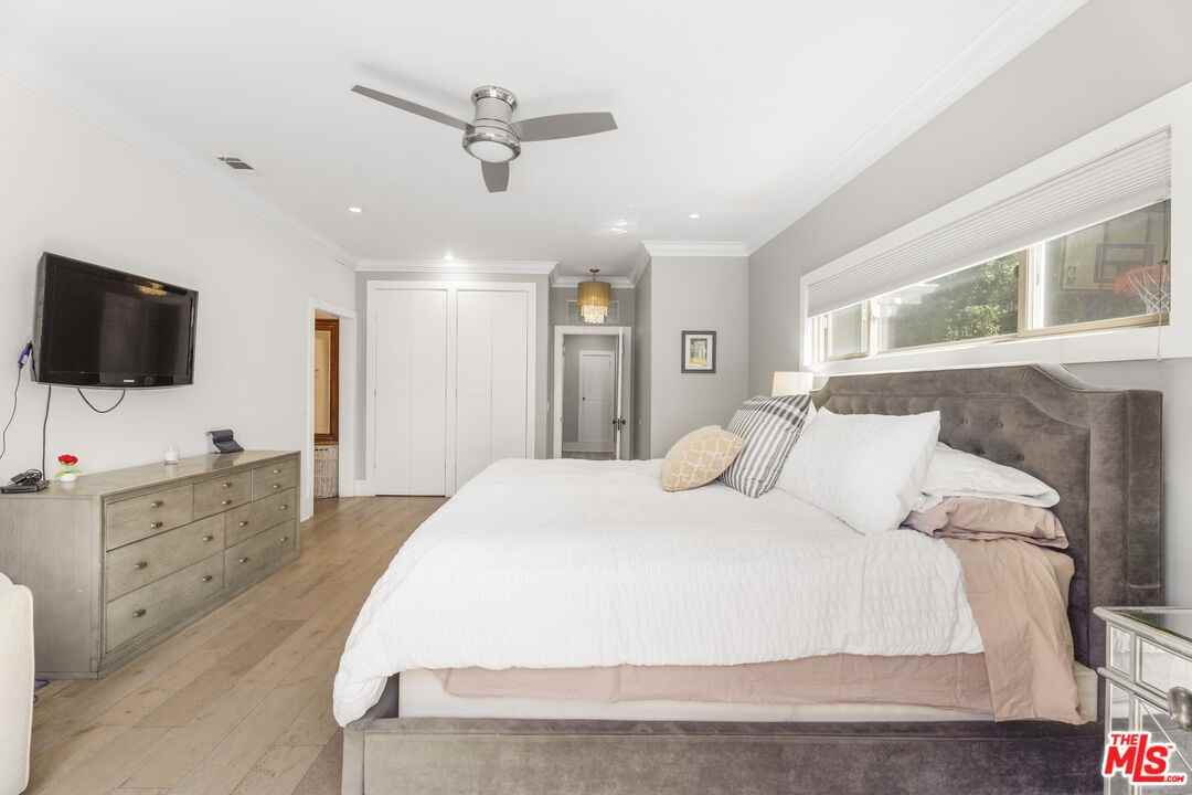 937 S Tremaine Ave - Photo 3 of 8