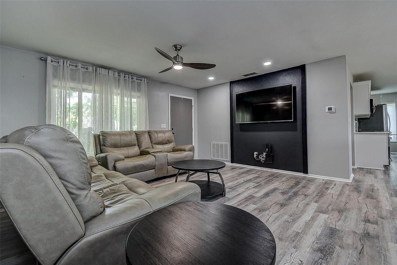 2481 Malcolm Dr - Photo 6 of 44