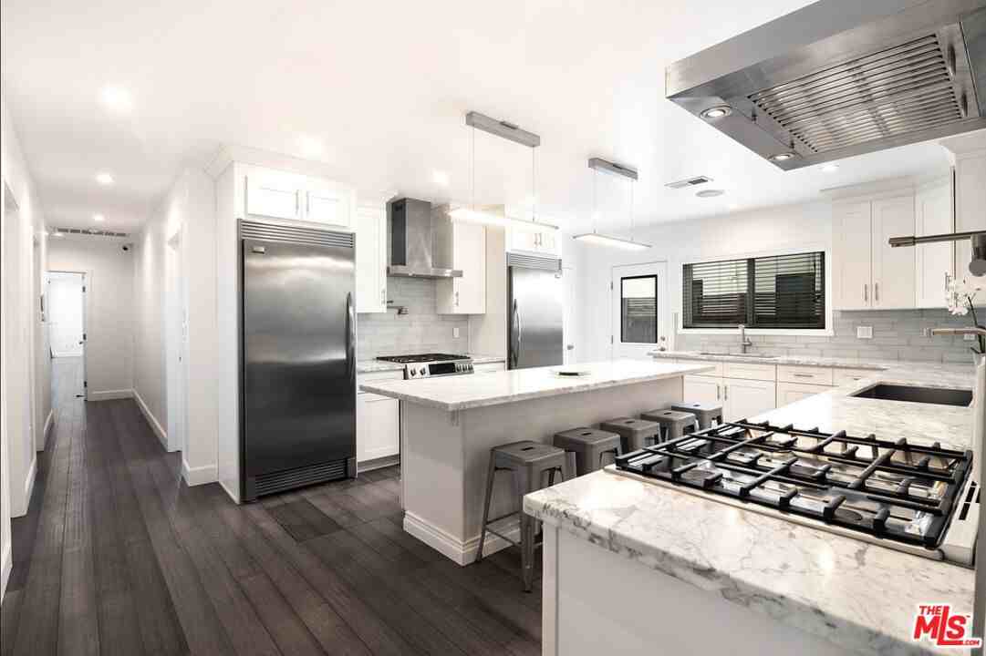 616 N Formosa Ave - Photo 2 of 8
