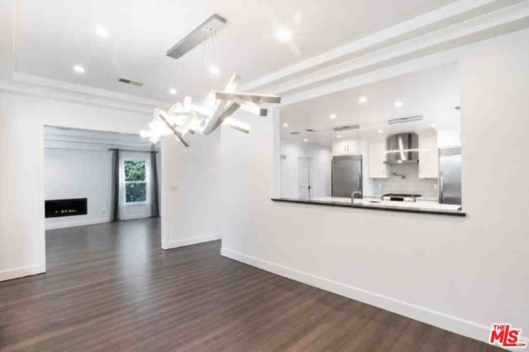 616 N Formosa Ave - Photo 5 of 8