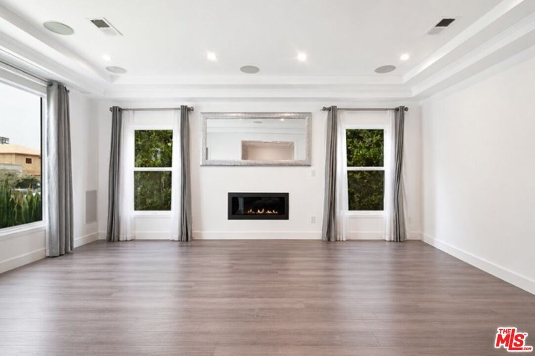 616 N Formosa Ave - Photo 6 of 8