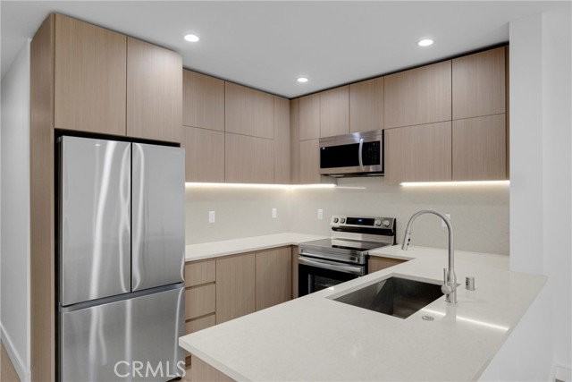 5220 Strohm Ave - Photo 3 of 8