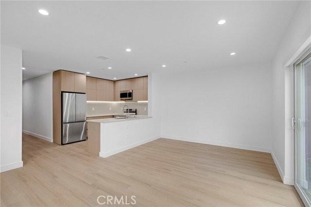 5220 Strohm Ave - Photo 4 of 8