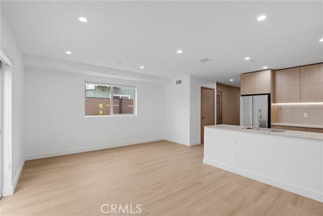 5220 Strohm Ave - Photo 5 of 8