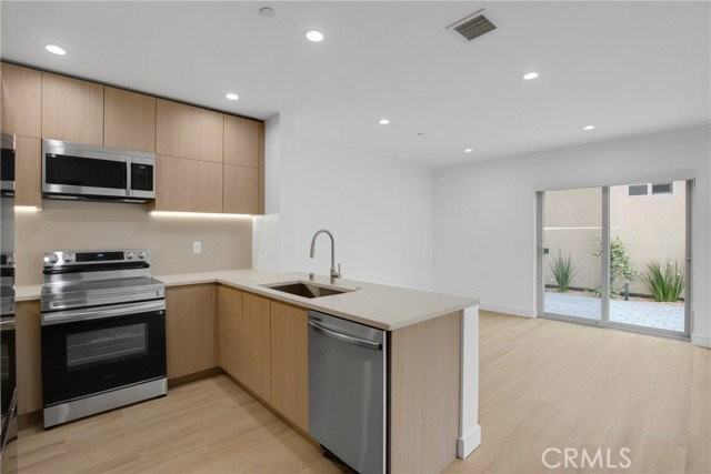 5220 Strohm Ave - Photo 6 of 8